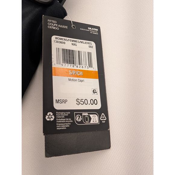 NWT Under Armour UA Motion Women's Capris in Black size Small - Picture 6 of 10